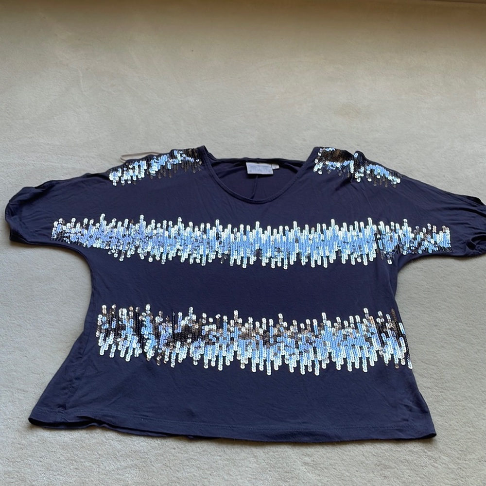 Cold shoulder Grey & sequin top by Dantelle size M.